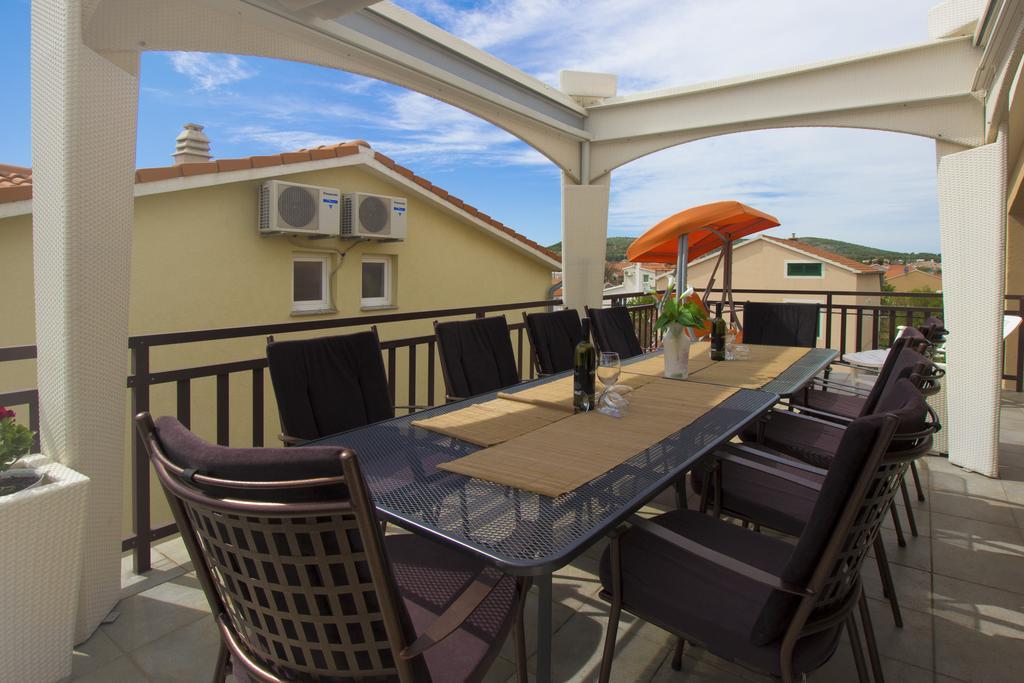 Apartments Maky & Dino Vodice Oda fotoğraf