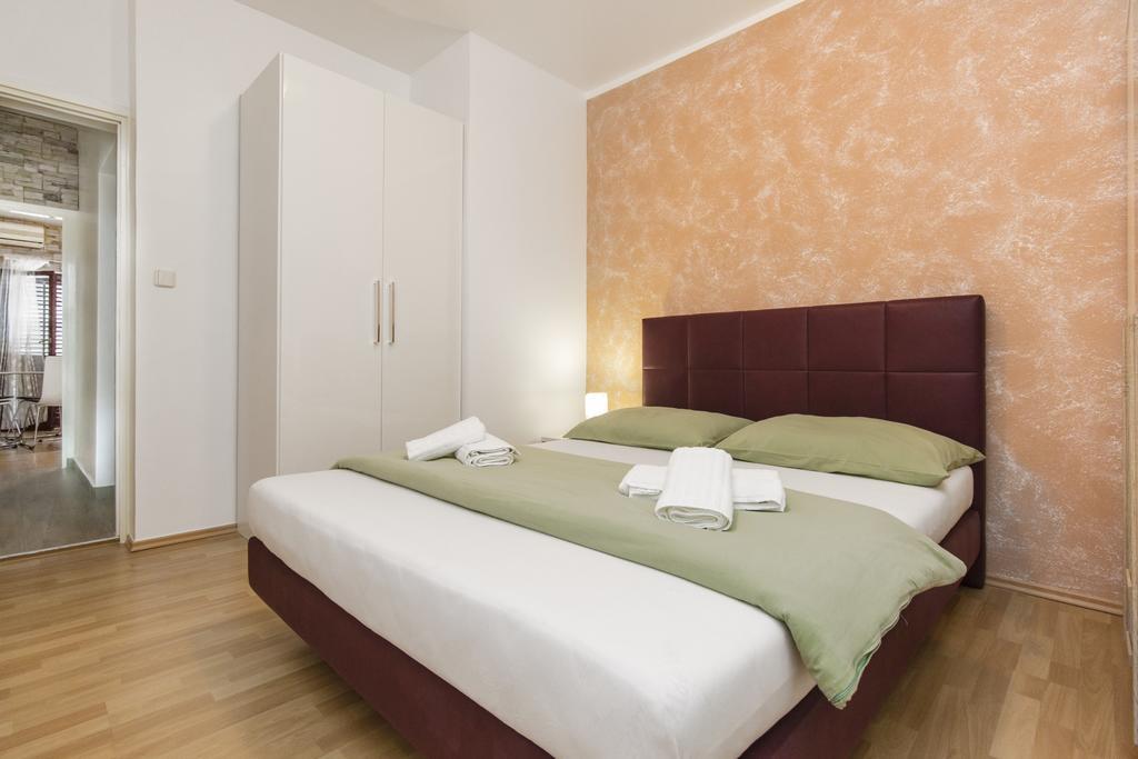 Apartments Maky & Dino Vodice Oda fotoğraf